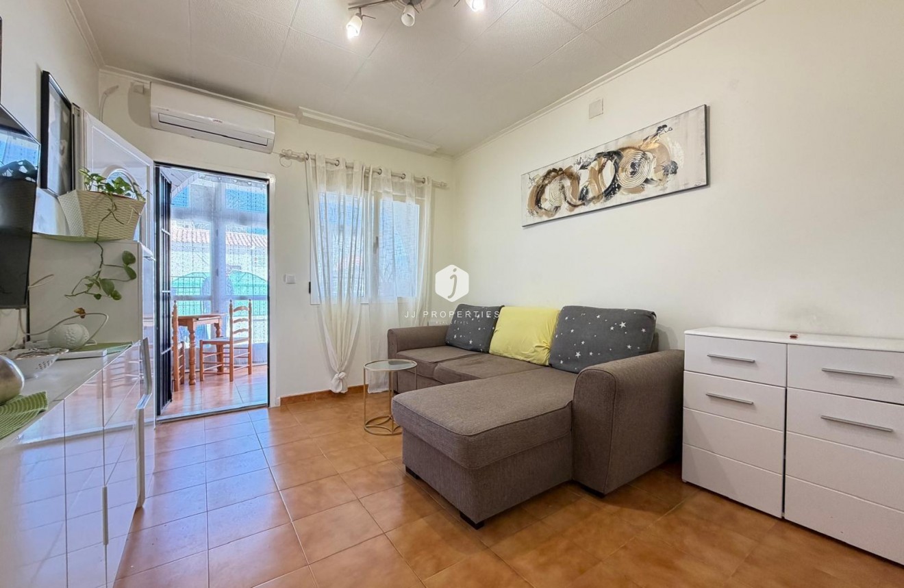 Resale - Chalet -
Torrevieja - Nueva Torrevieja