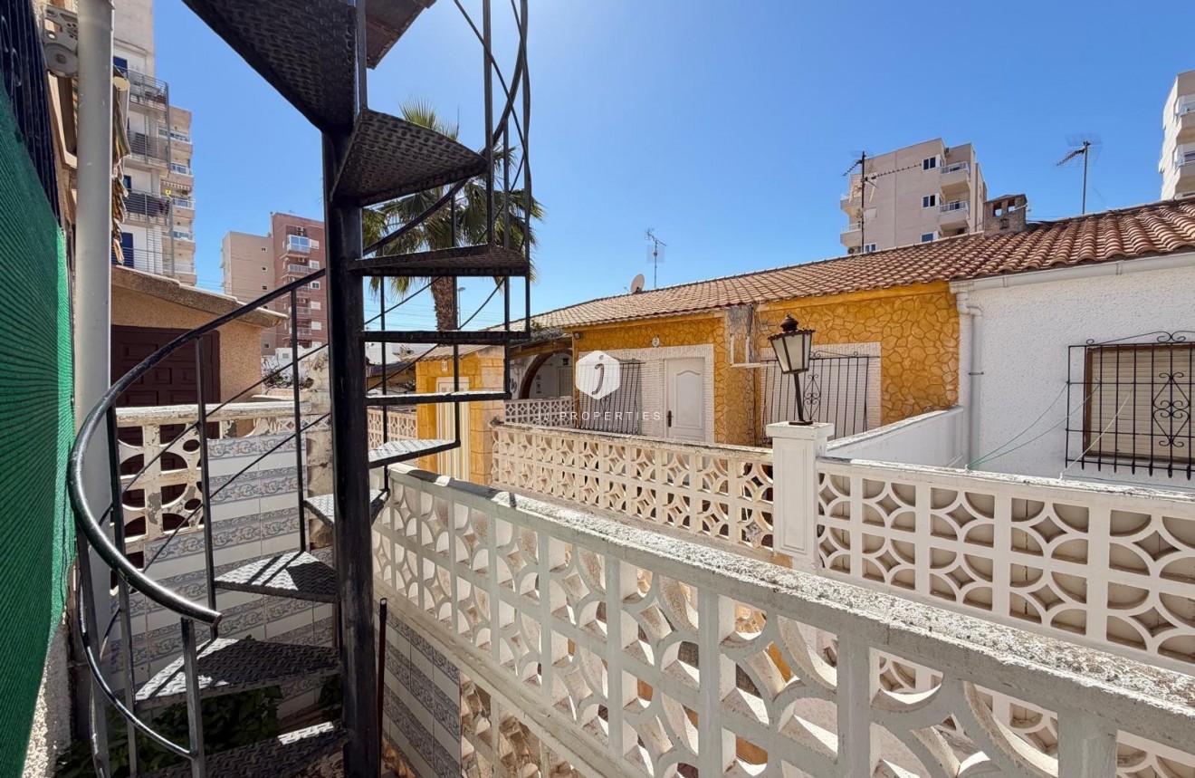 Resale - Chalet -
Torrevieja - Nueva Torrevieja