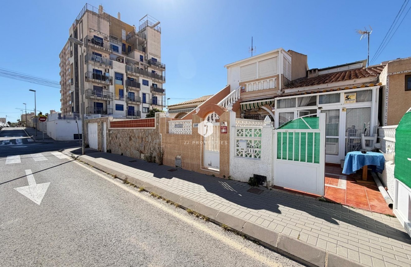 Resale - Chalet -
Torrevieja - Nueva Torrevieja