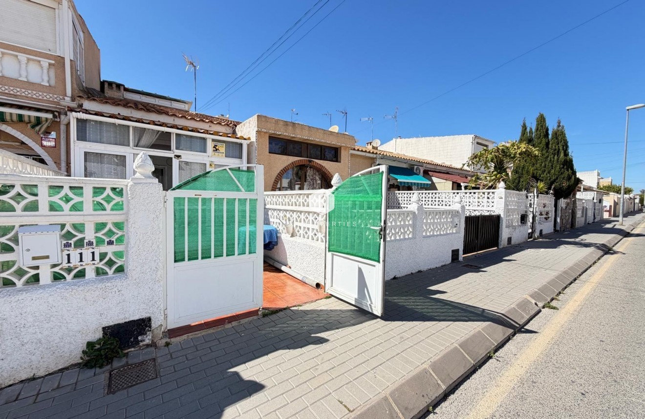 Resale - Chalet -
Torrevieja - Nueva Torrevieja
