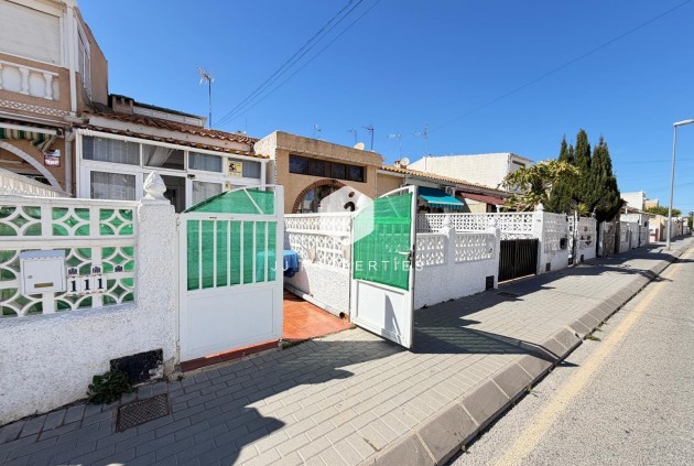 Resale - Chalet -
Torrevieja - Nueva Torrevieja