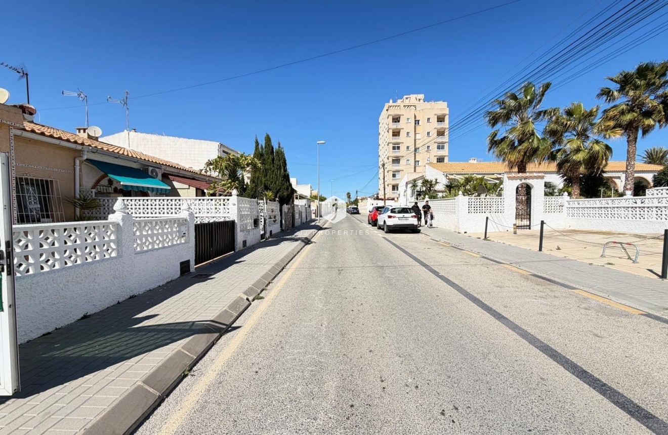 Resale - Chalet -
Torrevieja - Nueva Torrevieja