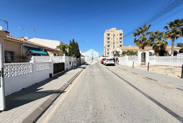 Resale - Chalet -
Torrevieja - Nueva Torrevieja
