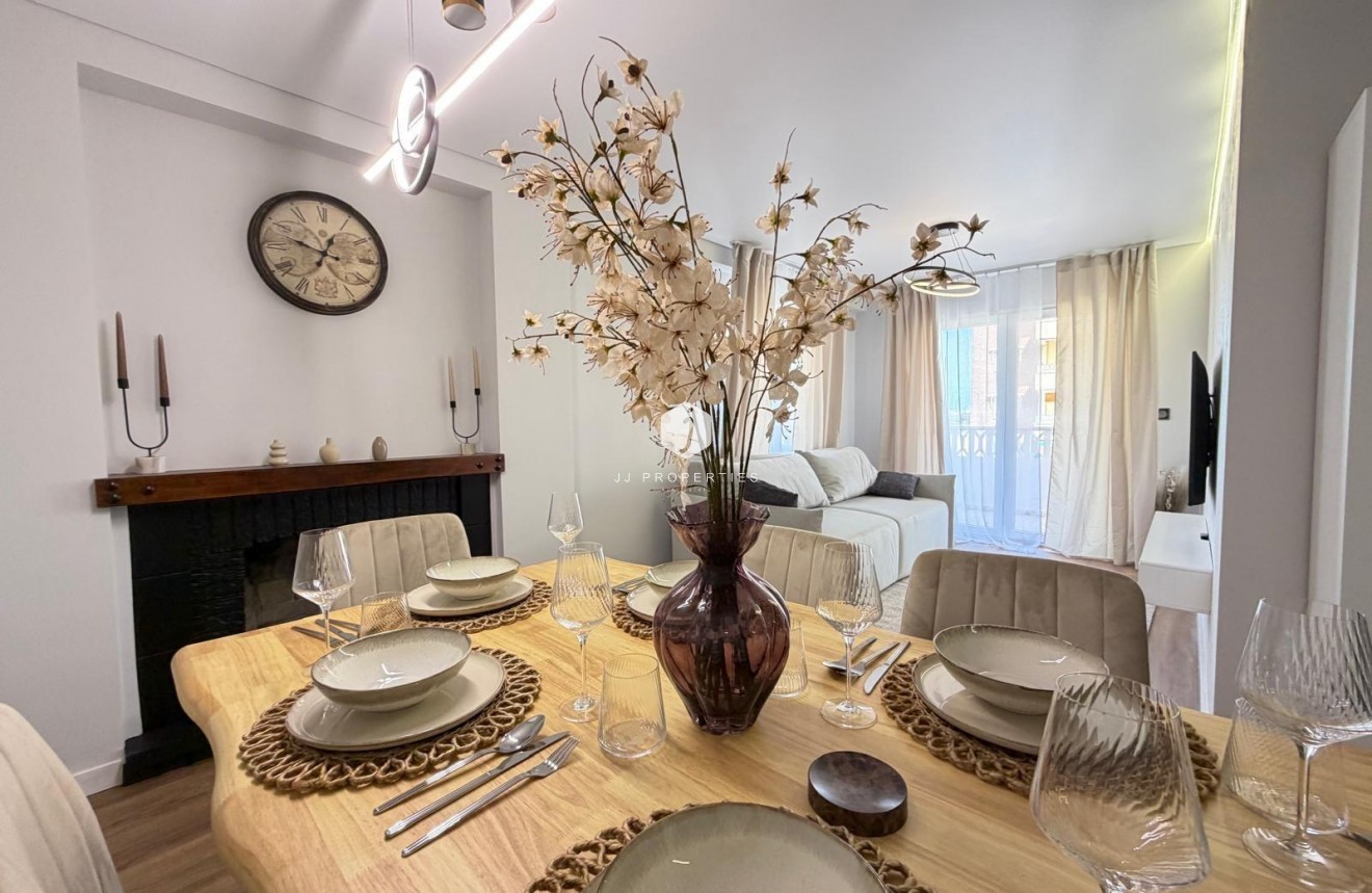 Resale - Apartment / flat -
Torrevieja - Punta prima