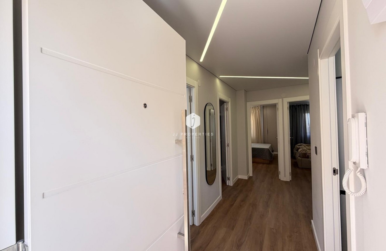 Resale - Apartment / flat -
Torrevieja - Punta prima