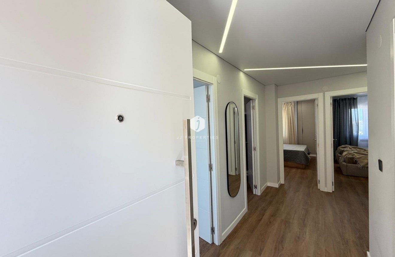 Resale - Apartment / flat -
Torrevieja - Punta prima