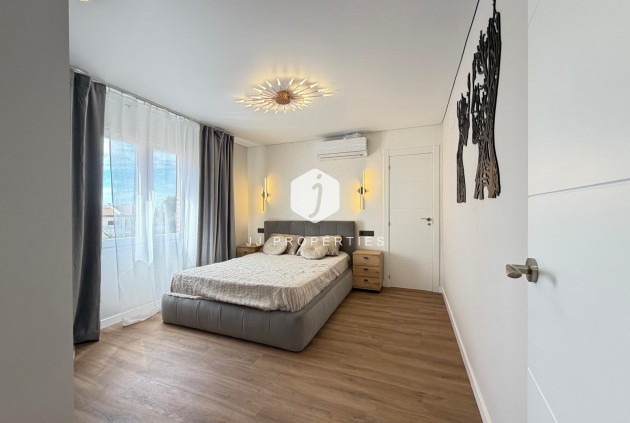 Resale - Apartment / flat -
Torrevieja - Punta prima
