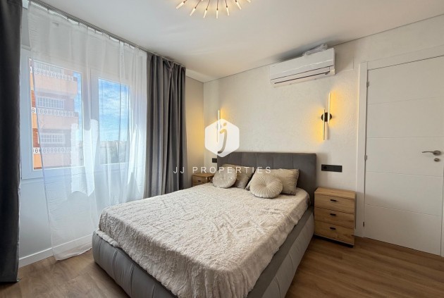 Resale - Apartment / flat -
Torrevieja - Punta prima