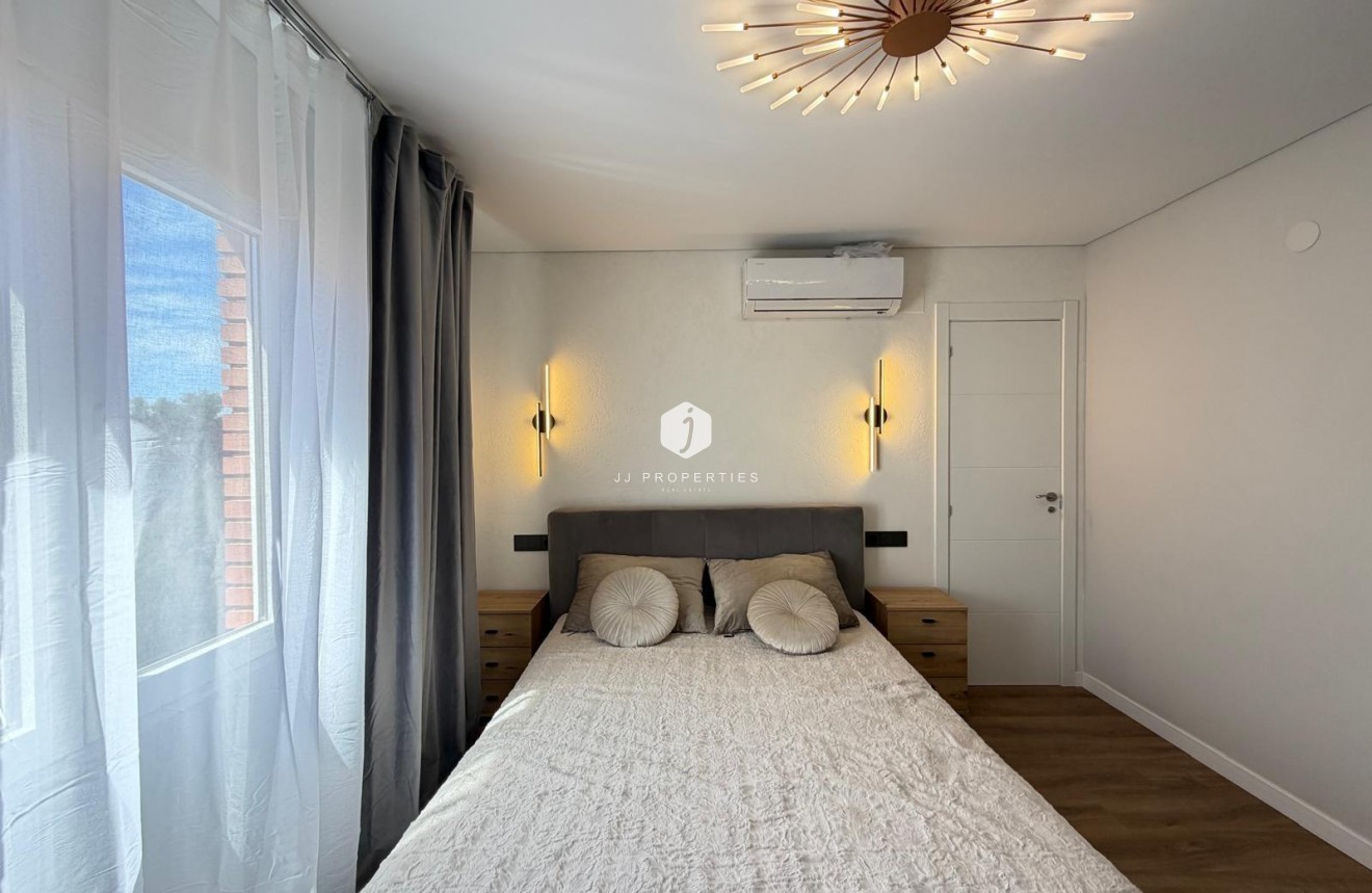 Resale - Apartment / flat -
Torrevieja - Punta prima