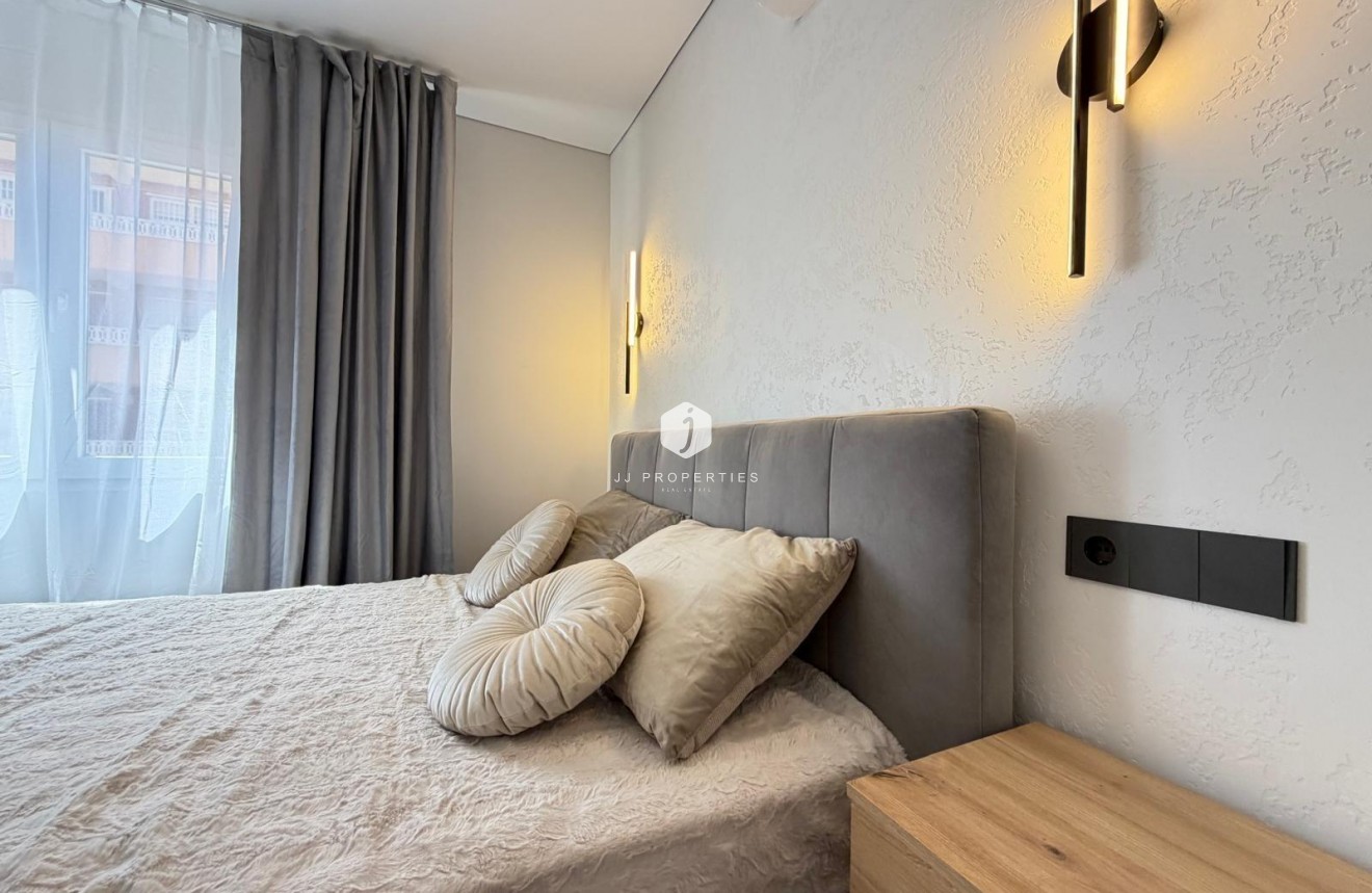 Resale - Apartment / flat -
Torrevieja - Punta prima