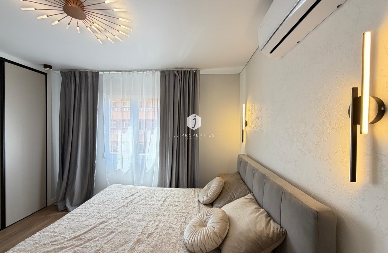 Resale - Apartment / flat -
Torrevieja - Punta prima