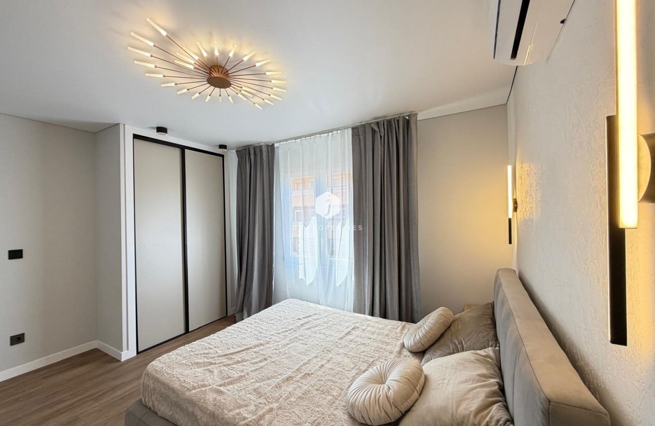 Resale - Apartment / flat -
Torrevieja - Punta prima