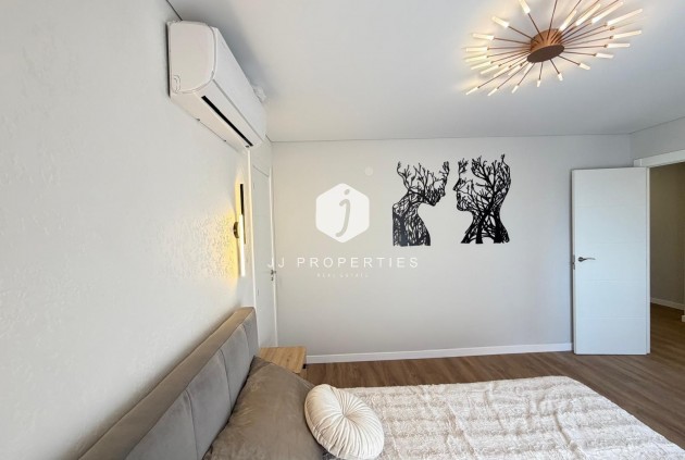 Resale - Apartment / flat -
Torrevieja - Punta prima