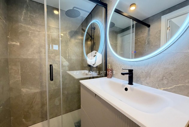 Resale - Apartment / flat -
Torrevieja - Punta prima