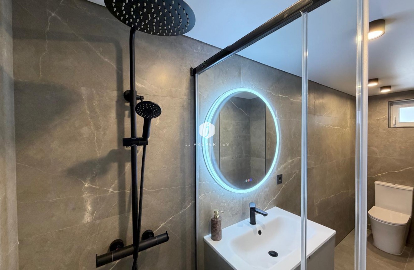 Resale - Apartment / flat -
Torrevieja - Punta prima