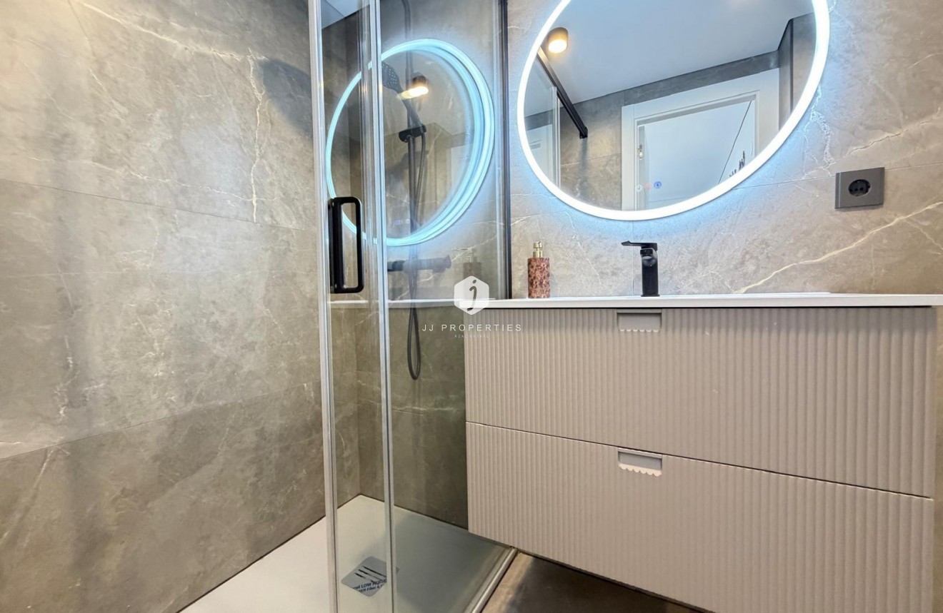 Resale - Apartment / flat -
Torrevieja - Punta prima