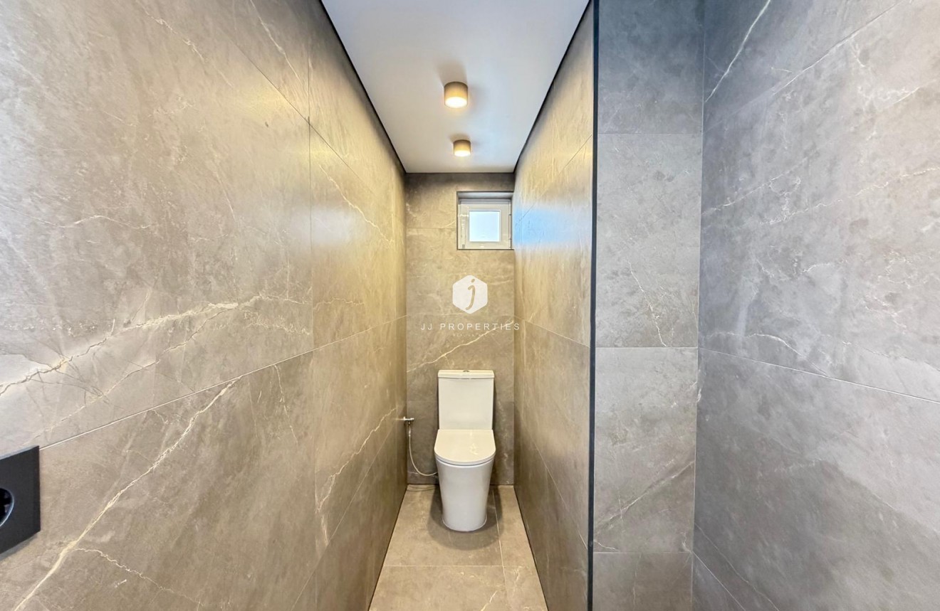 Resale - Apartment / flat -
Torrevieja - Punta prima
