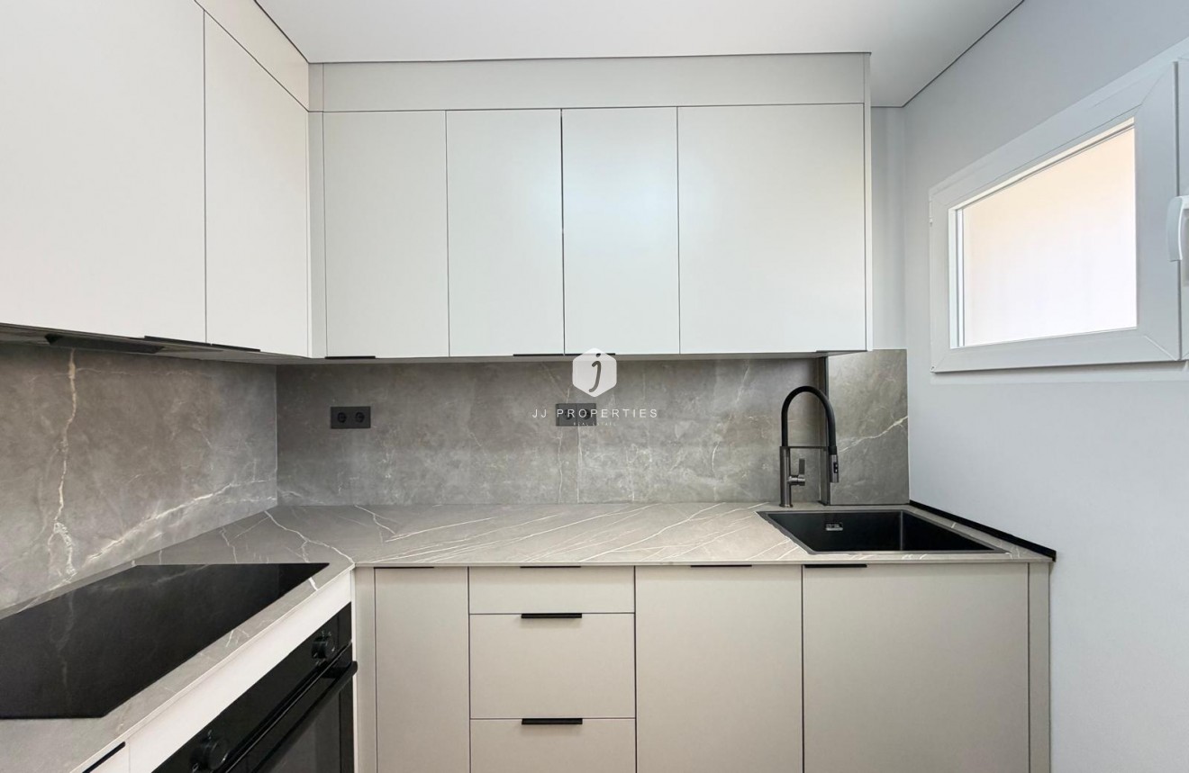 Resale - Apartment / flat -
Torrevieja - Punta prima