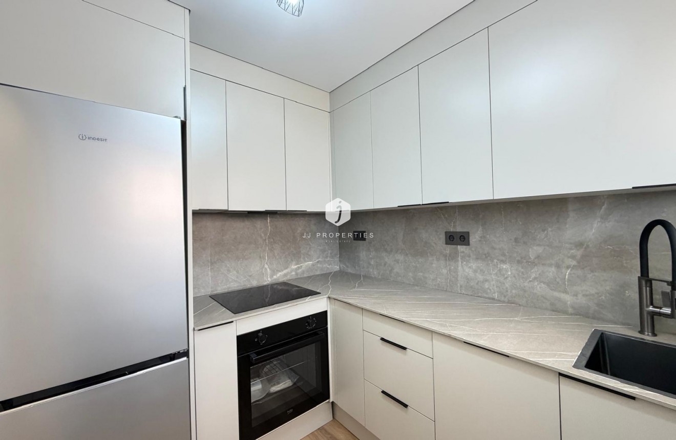 Resale - Apartment / flat -
Torrevieja - Punta prima