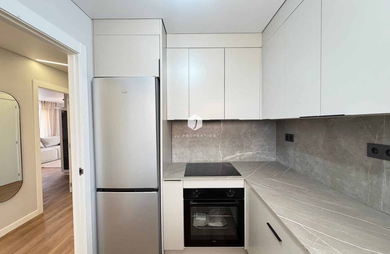 Resale - Apartment / flat -
Torrevieja - Punta prima