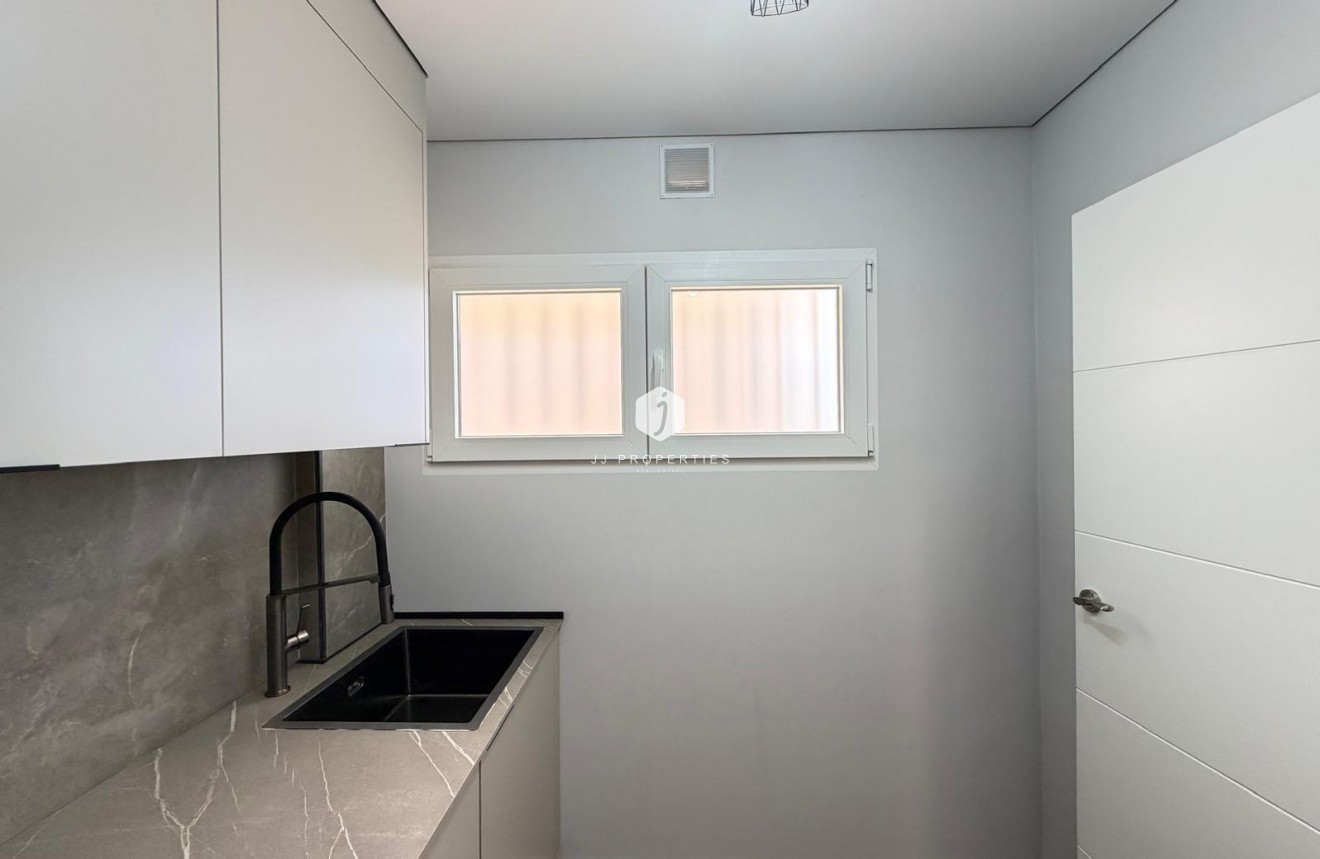 Resale - Apartment / flat -
Torrevieja - Punta prima