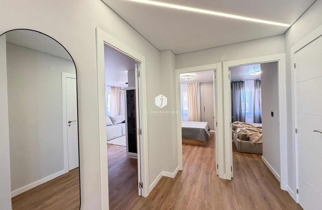Resale - Apartment / flat -
Torrevieja - Punta prima