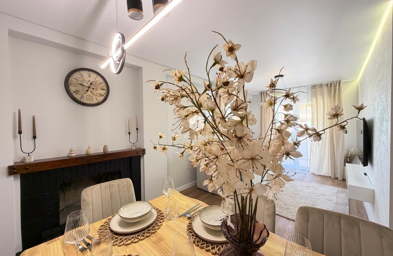 Resale - Apartment / flat -
Torrevieja - Punta prima