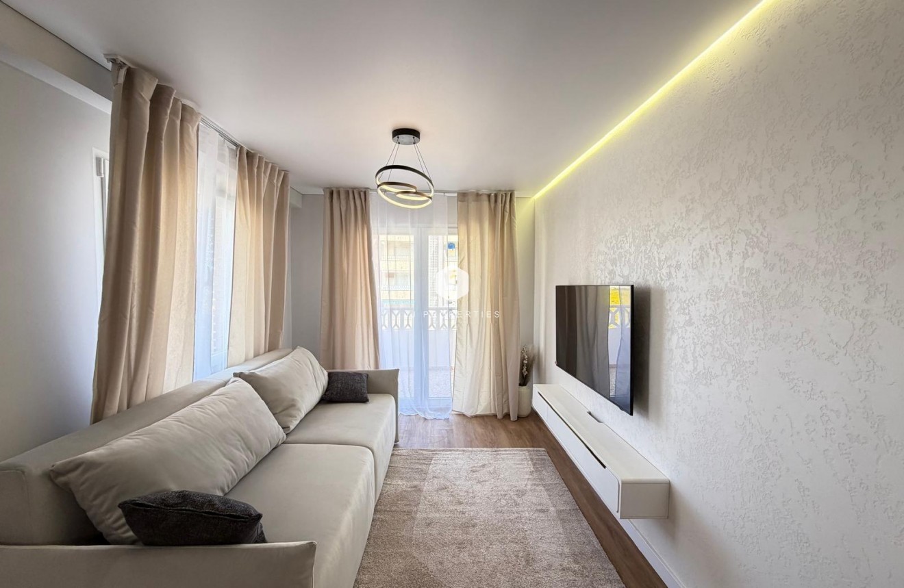 Resale - Apartment / flat -
Torrevieja - Punta prima