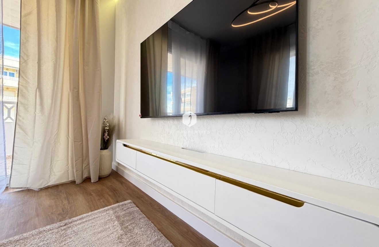 Resale - Apartment / flat -
Torrevieja - Punta prima