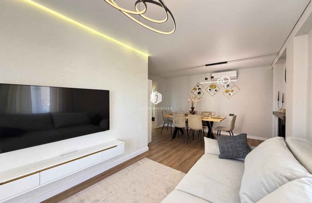 Resale - Apartment / flat -
Torrevieja - Punta prima