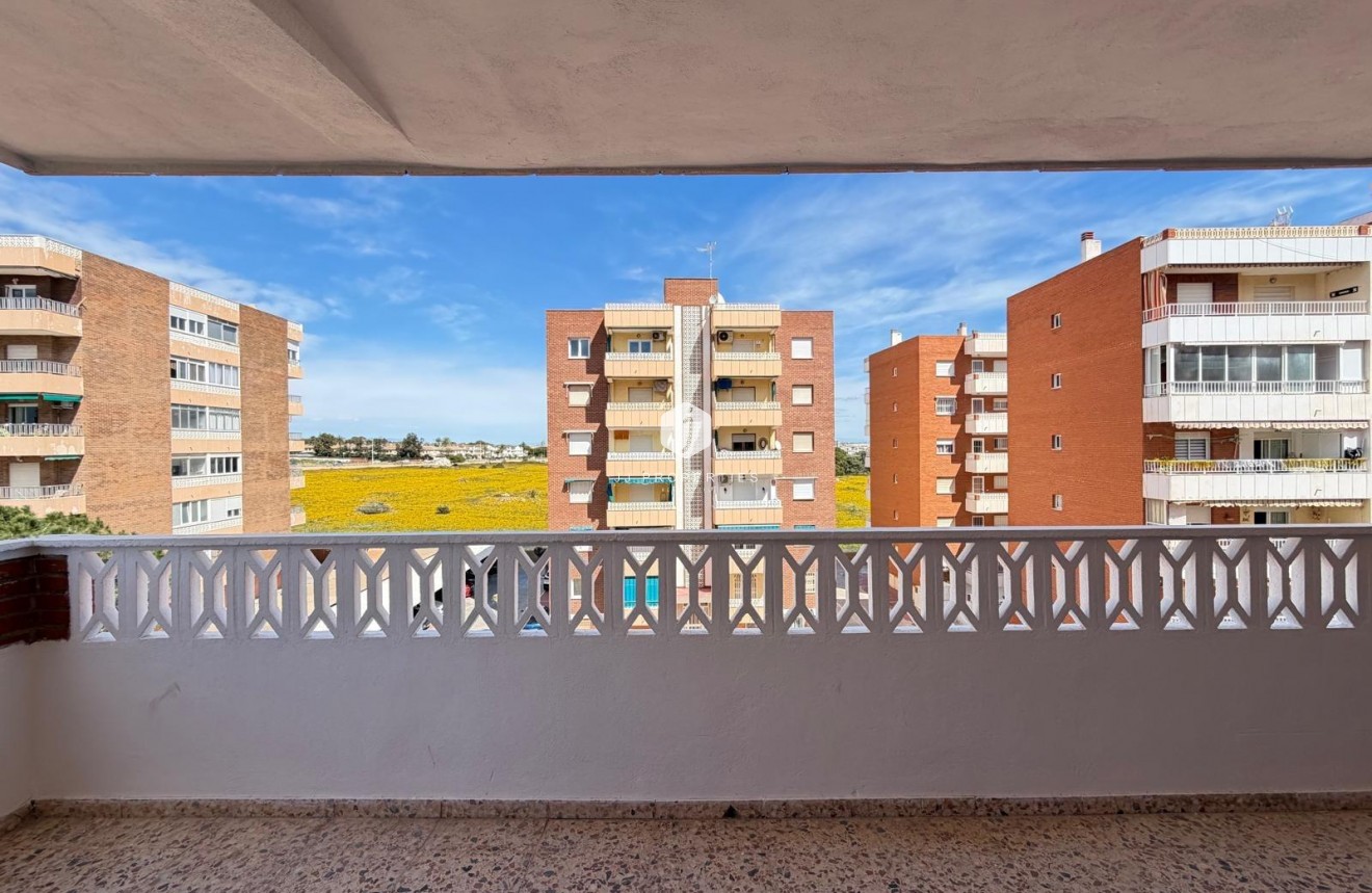 Resale - Apartment / flat -
Torrevieja - Punta prima