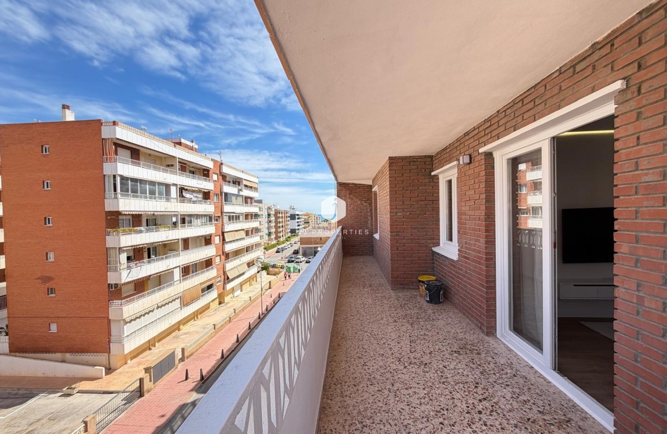 Resale - Apartment / flat -
Torrevieja - Punta prima