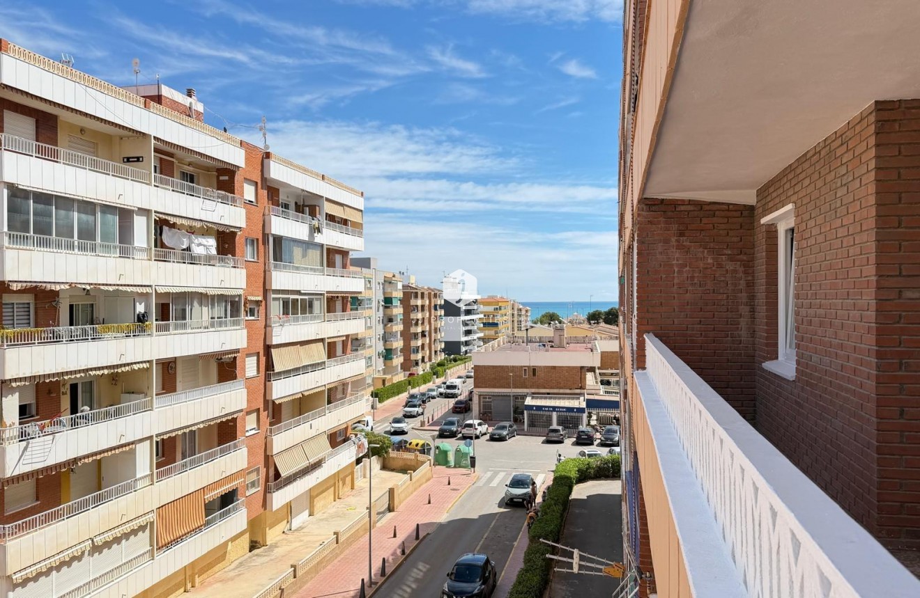 Resale - Apartment / flat -
Torrevieja - Punta prima