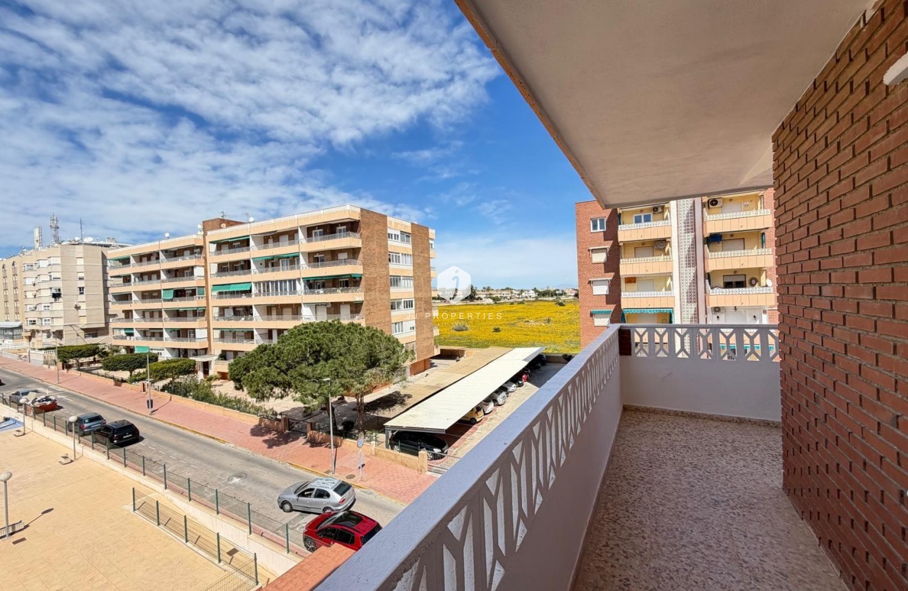 Resale - Apartment / flat -
Torrevieja - Punta prima