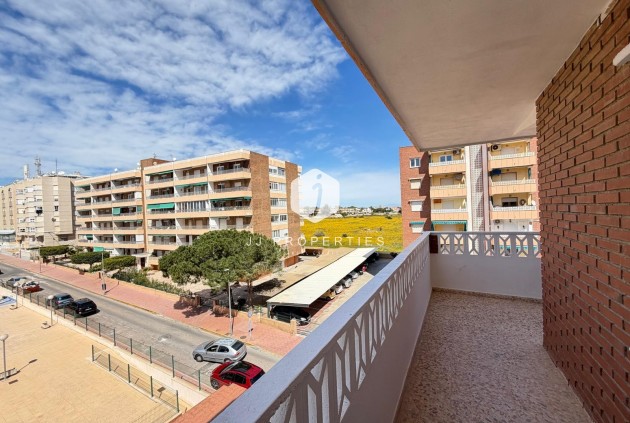 Resale - Apartment / flat -
Torrevieja - Punta prima