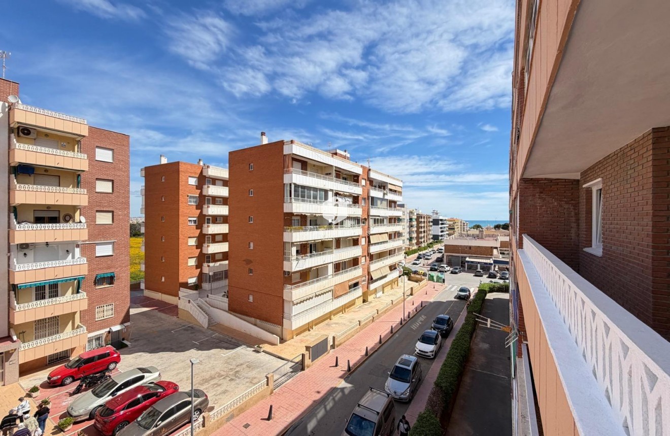 Resale - Apartment / flat -
Torrevieja - Punta prima