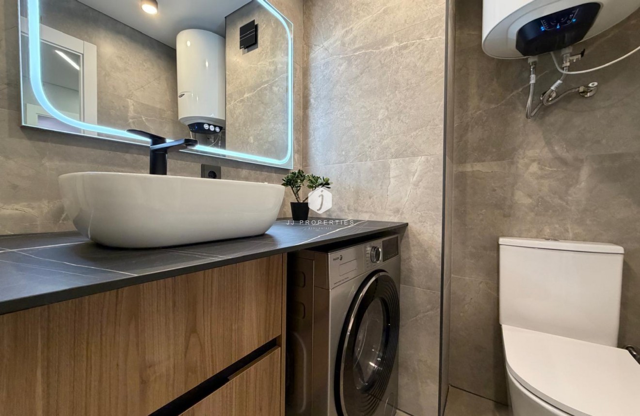 Resale - Apartment / flat -
Torrevieja - Punta prima