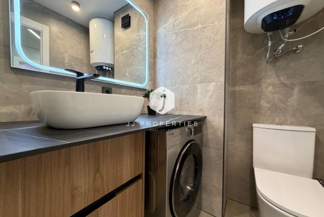 Resale - Apartment / flat -
Torrevieja - Punta prima