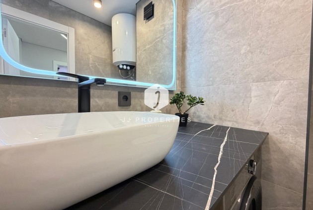 Resale - Apartment / flat -
Torrevieja - Punta prima