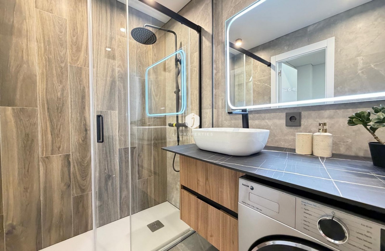 Resale - Apartment / flat -
Torrevieja - Punta prima