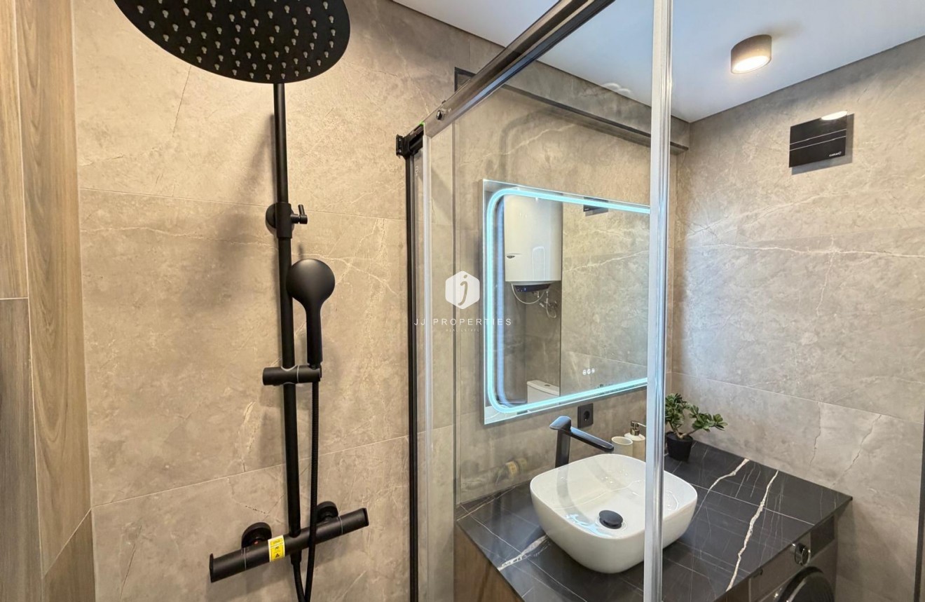 Resale - Apartment / flat -
Torrevieja - Punta prima