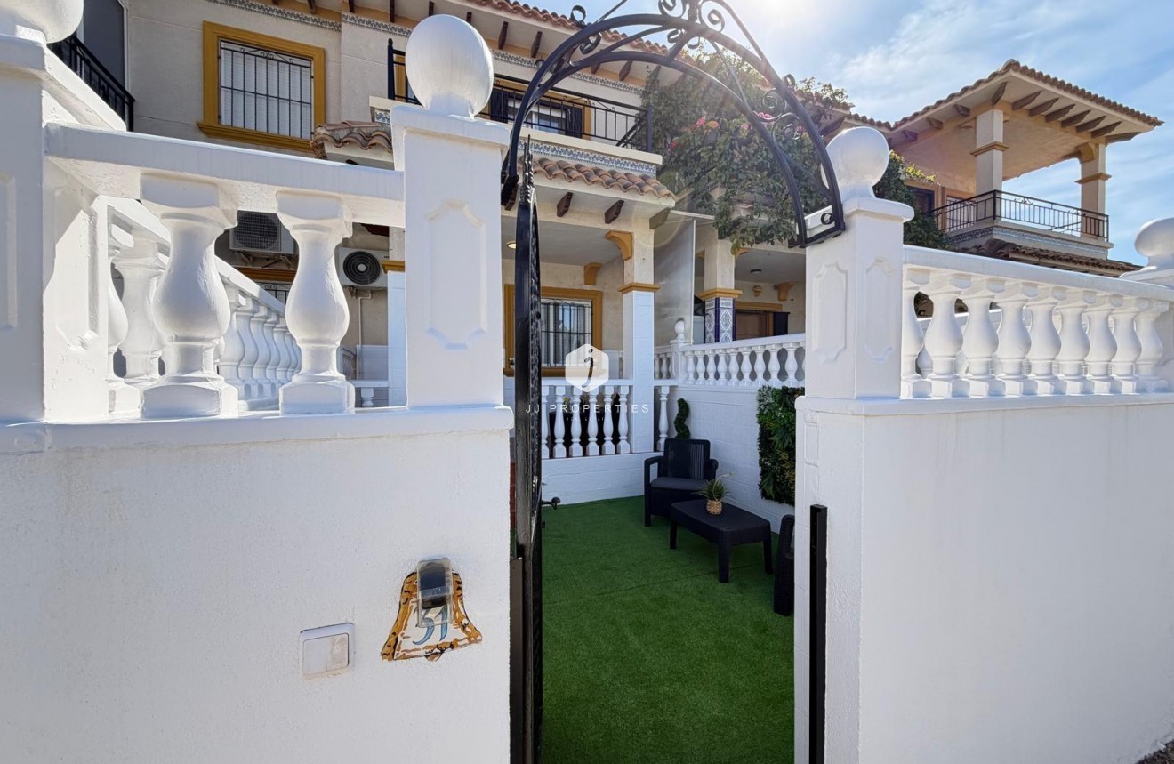 Resale - Chalet -
Orihuela Costa - Rocio Del Mar
