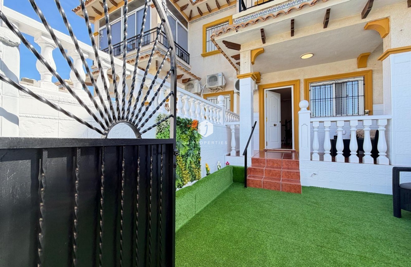 Resale - Chalet -
Orihuela Costa - Rocio Del Mar