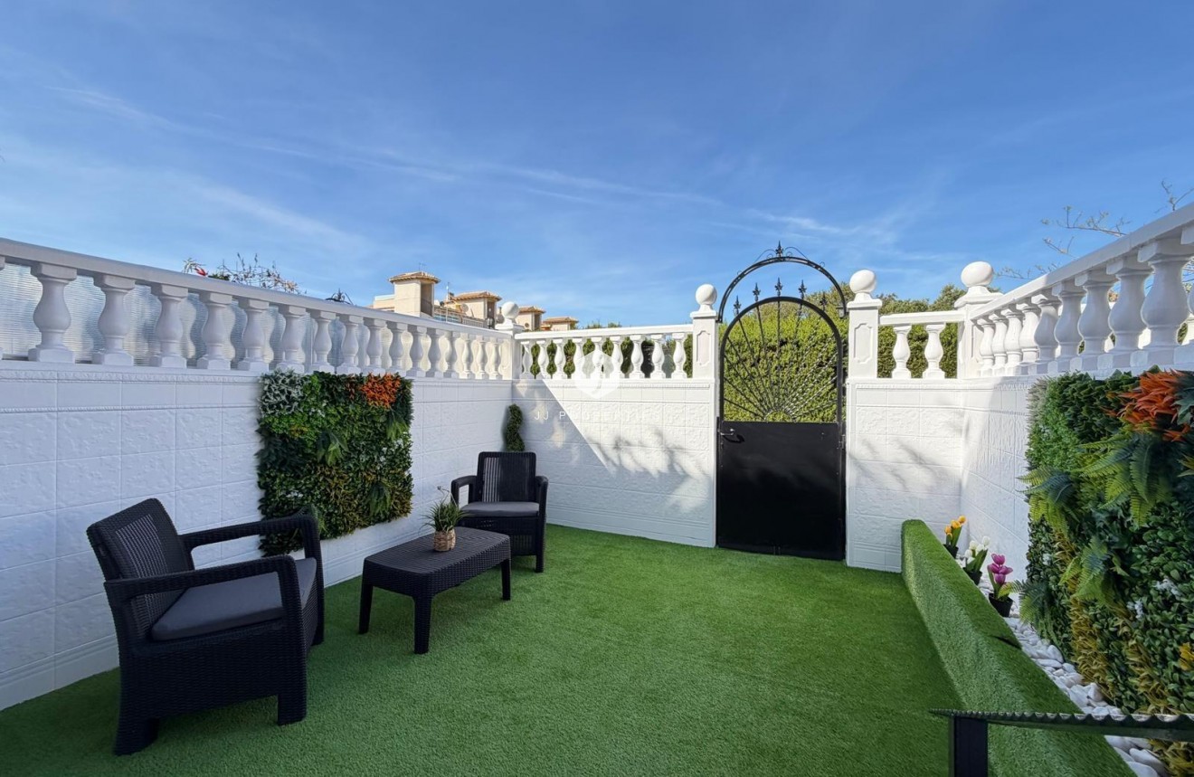 Resale - Chalet -
Orihuela Costa - Rocio Del Mar