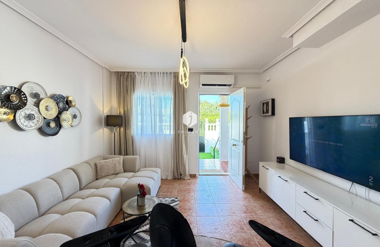Resale - Chalet -
Orihuela Costa - Rocio Del Mar