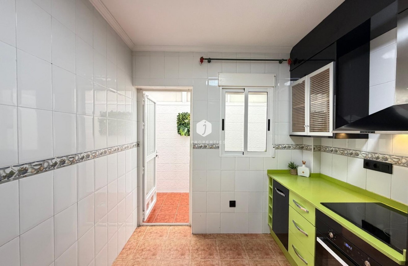Resale - Chalet -
Orihuela Costa - Rocio Del Mar