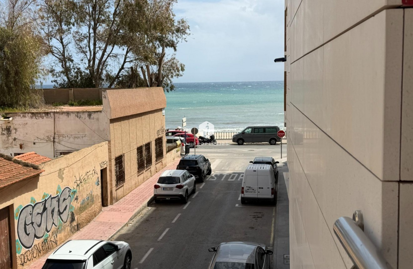 Resale - Apartment / flat -
Torrevieja - Playa de los Locos