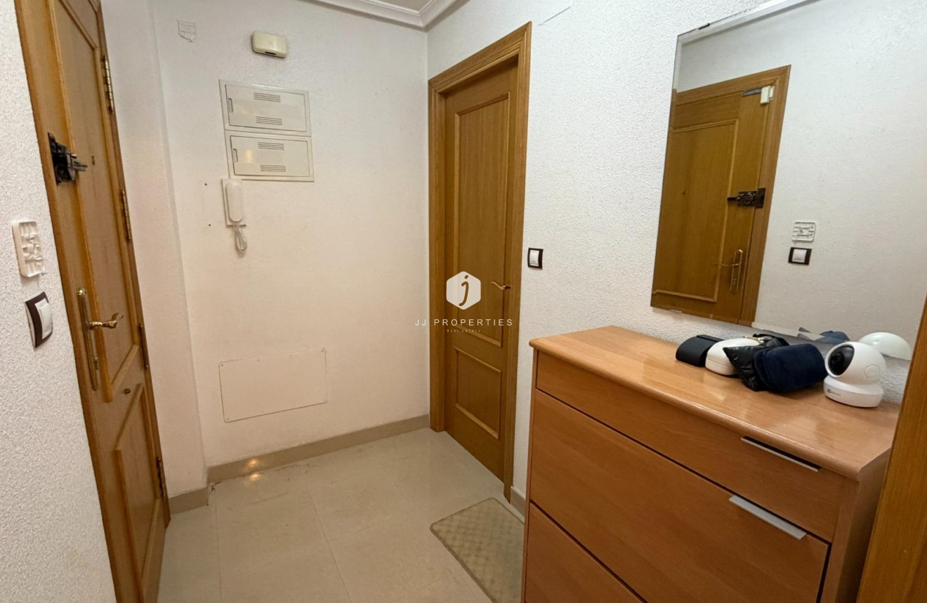 Resale - Apartment / flat -
Torrevieja - Playa de los Locos