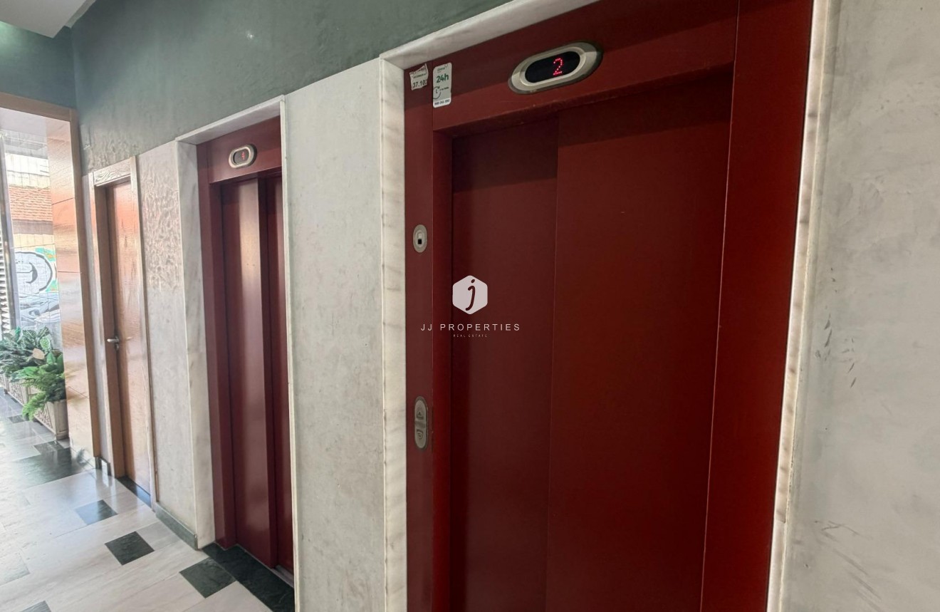 Resale - Apartment / flat -
Torrevieja - Playa de los Locos