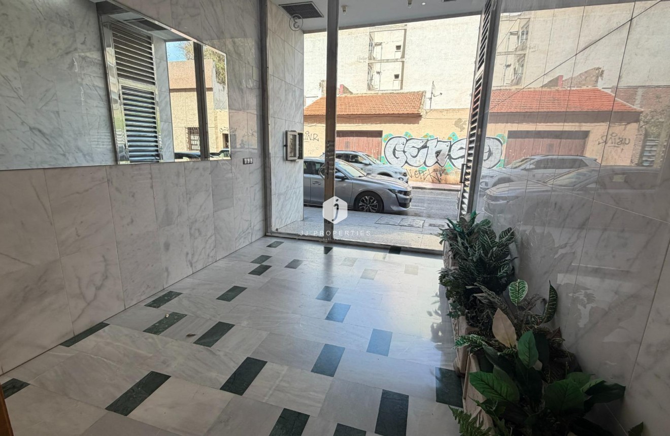 Resale - Apartment / flat -
Torrevieja - Playa de los Locos
